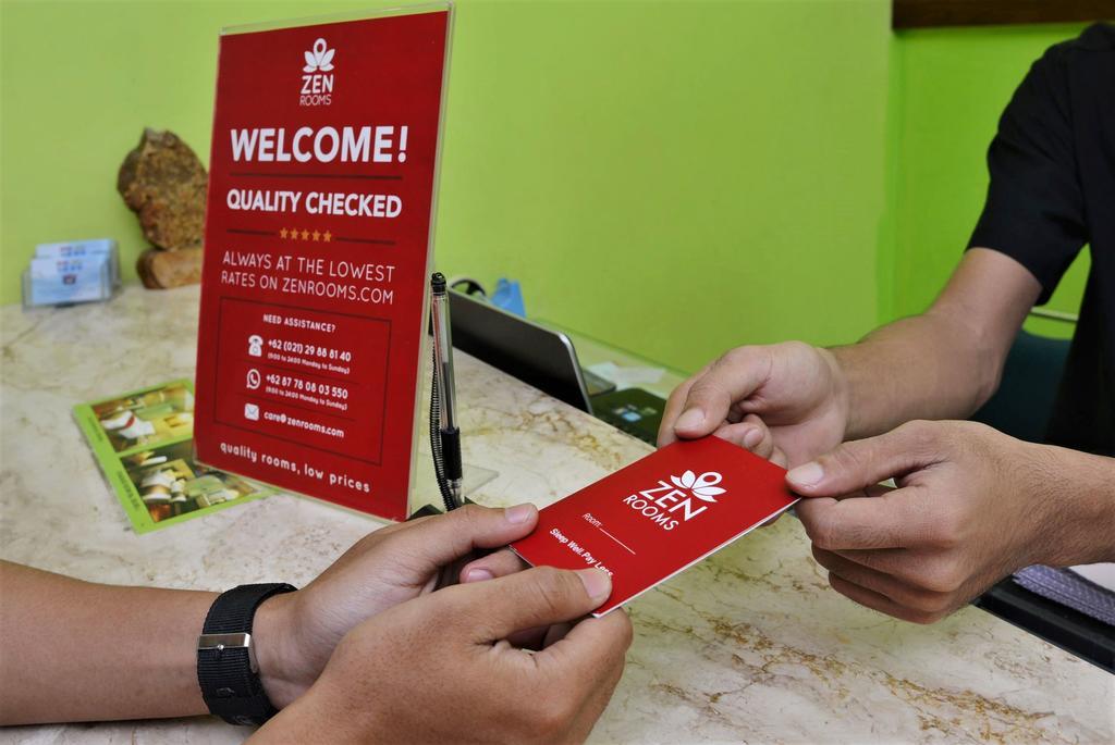 Zen Rooms Rujia Pecenongan Yakarta Exterior foto