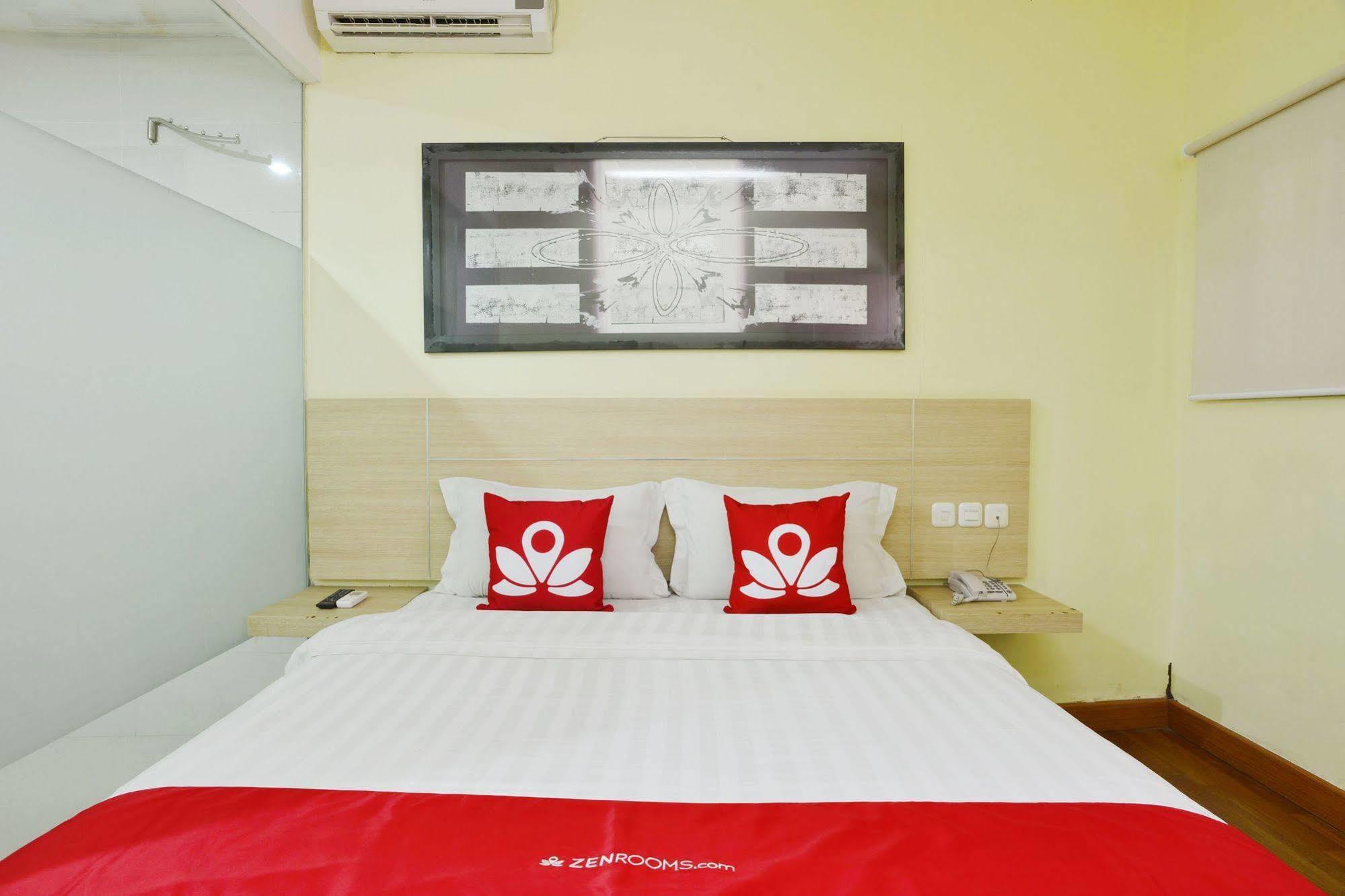 Zen Rooms Rujia Pecenongan Yakarta Exterior foto