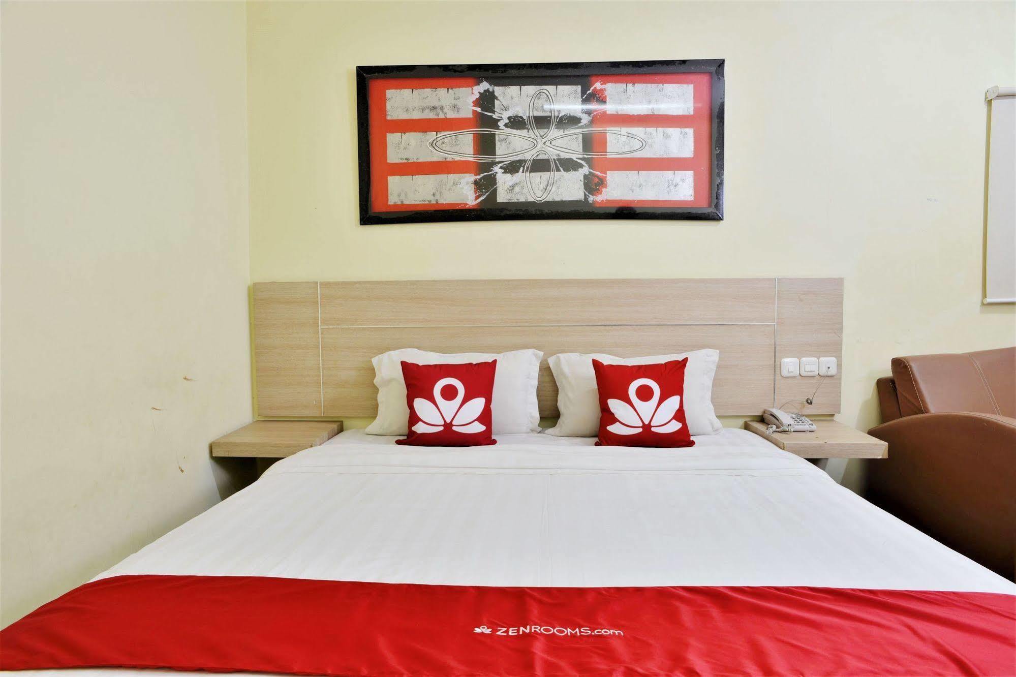 Zen Rooms Rujia Pecenongan Yakarta Exterior foto