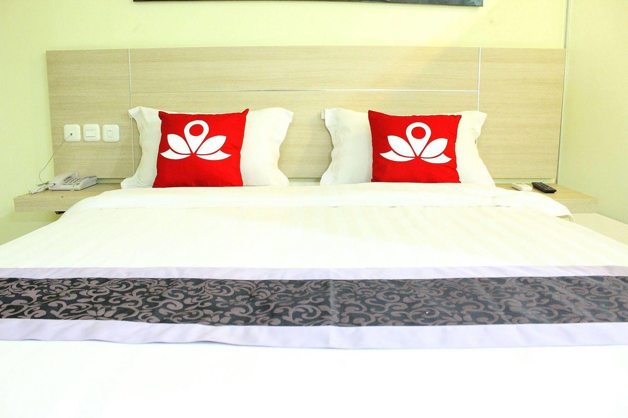 Zen Rooms Rujia Pecenongan Yakarta Exterior foto