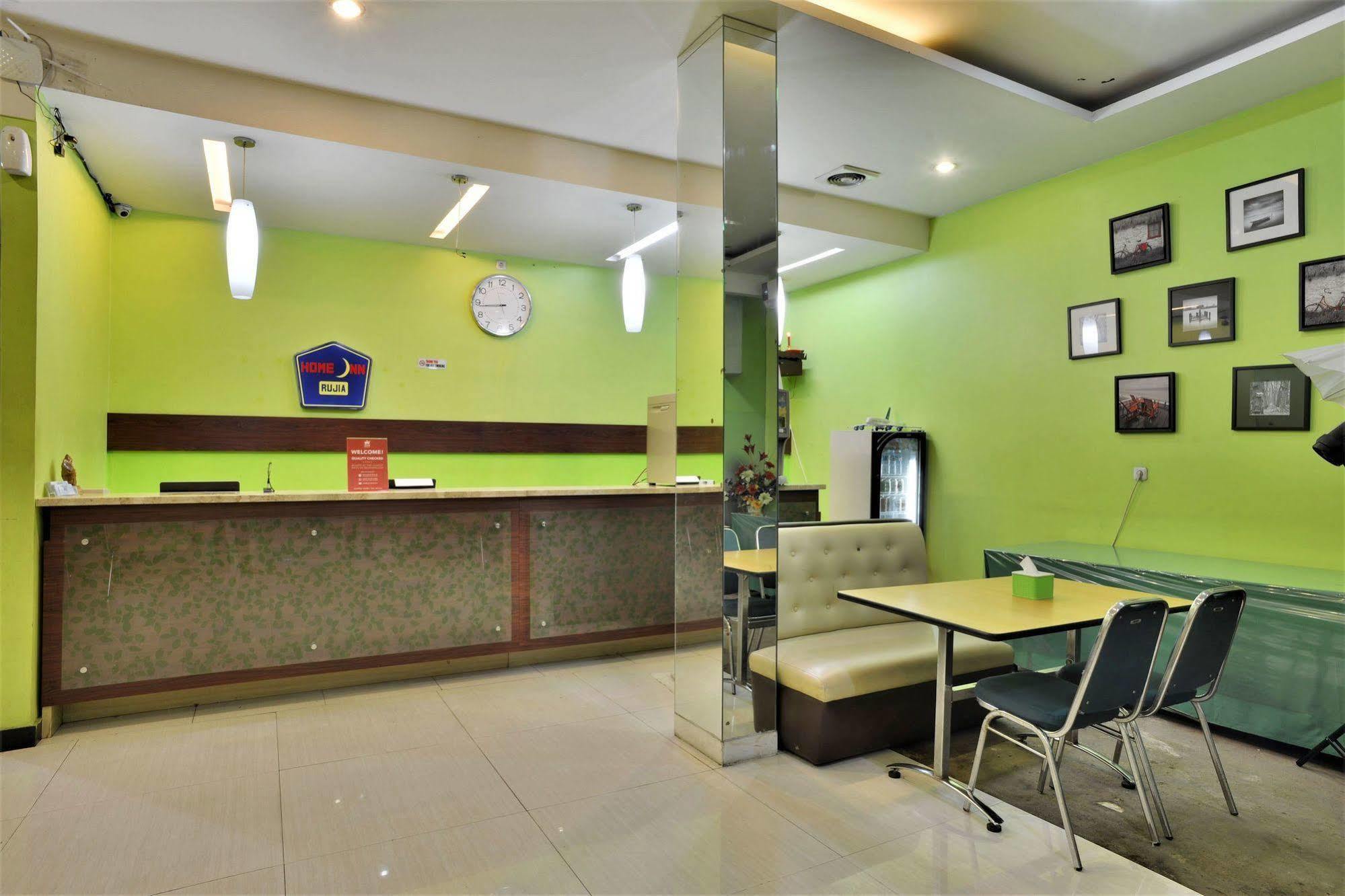 Zen Rooms Rujia Pecenongan Yakarta Exterior foto