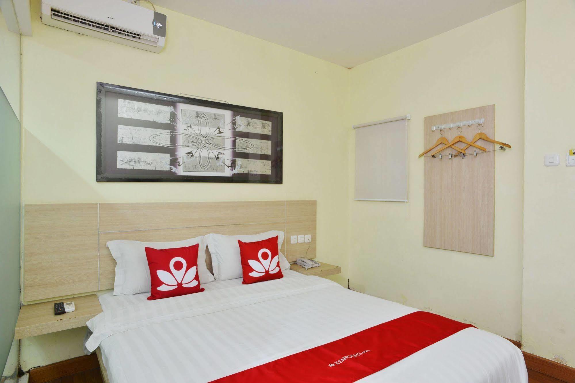 Zen Rooms Rujia Pecenongan Yakarta Exterior foto