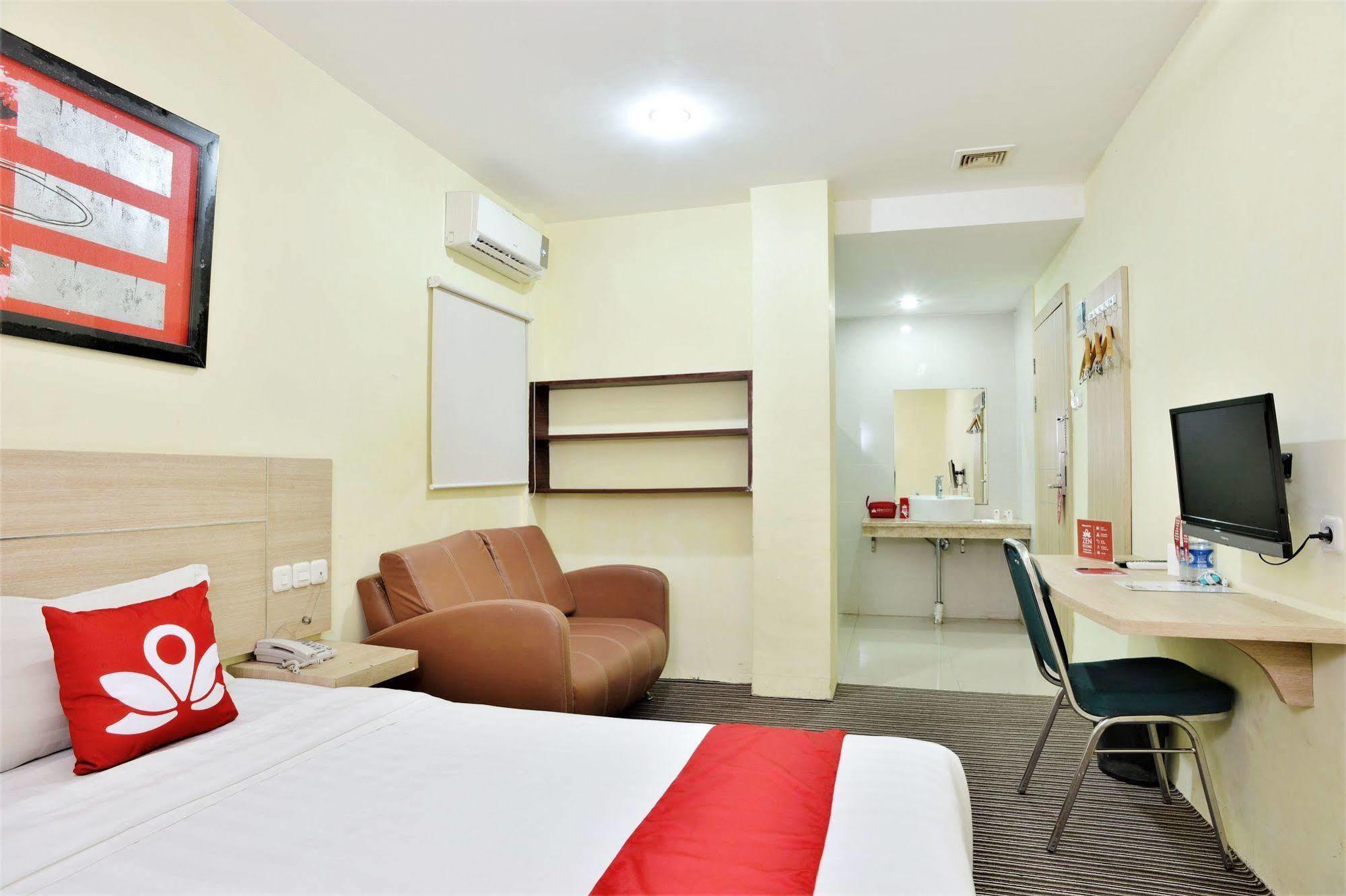 Zen Rooms Rujia Pecenongan Yakarta Exterior foto