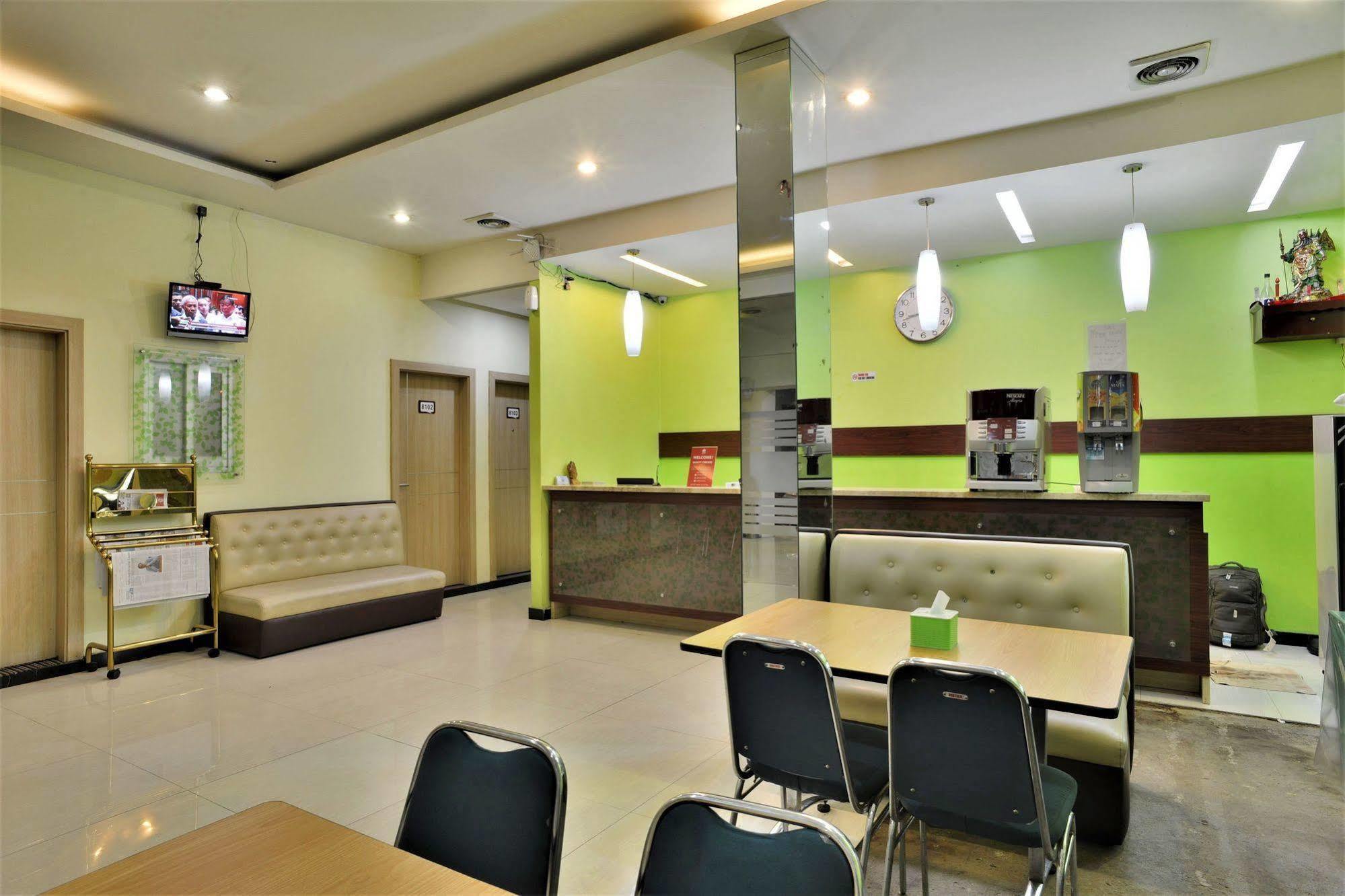 Zen Rooms Rujia Pecenongan Yakarta Exterior foto